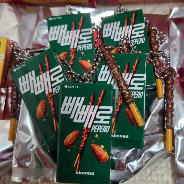 [BUNJANG] Pepero Original Miniature Keychain Almond / 빼빼로 정품 미니어처 키링 새상품 아몬드