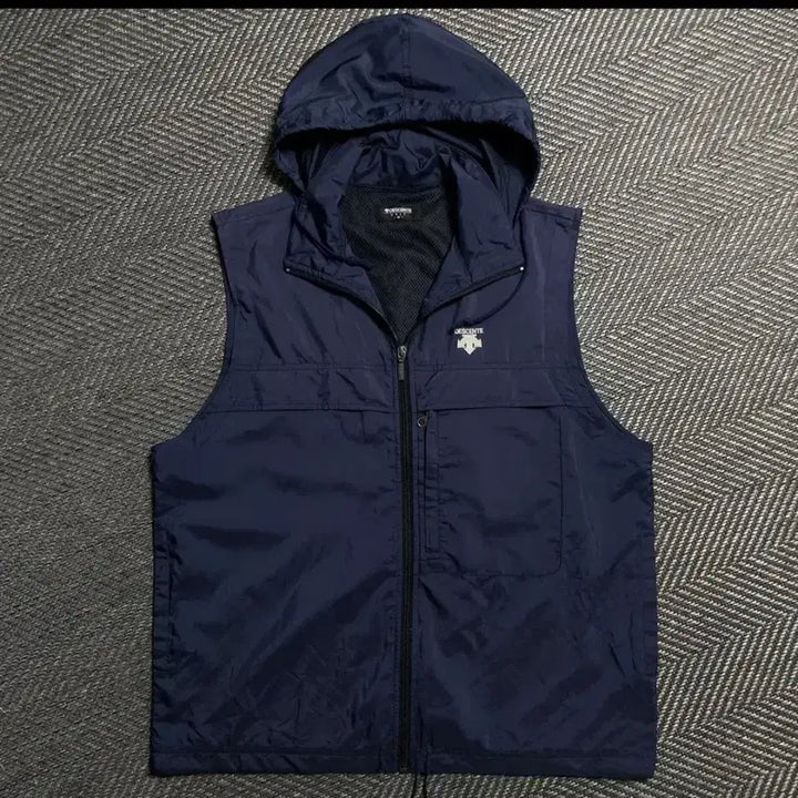 [SOLD OUT] 데상트 포켓 후드 조끼 베스트 m