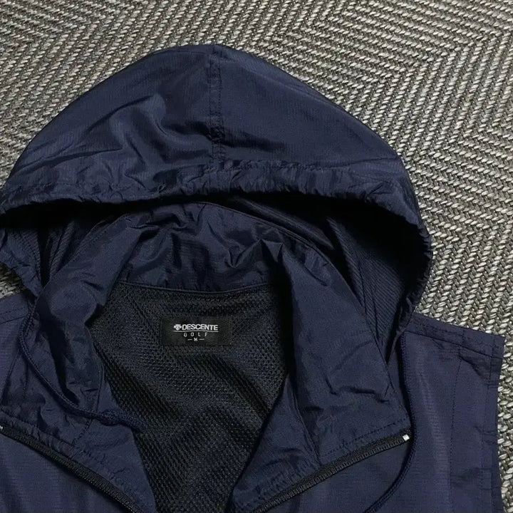 [SOLD OUT] 데상트 포켓 후드 조끼 베스트 m