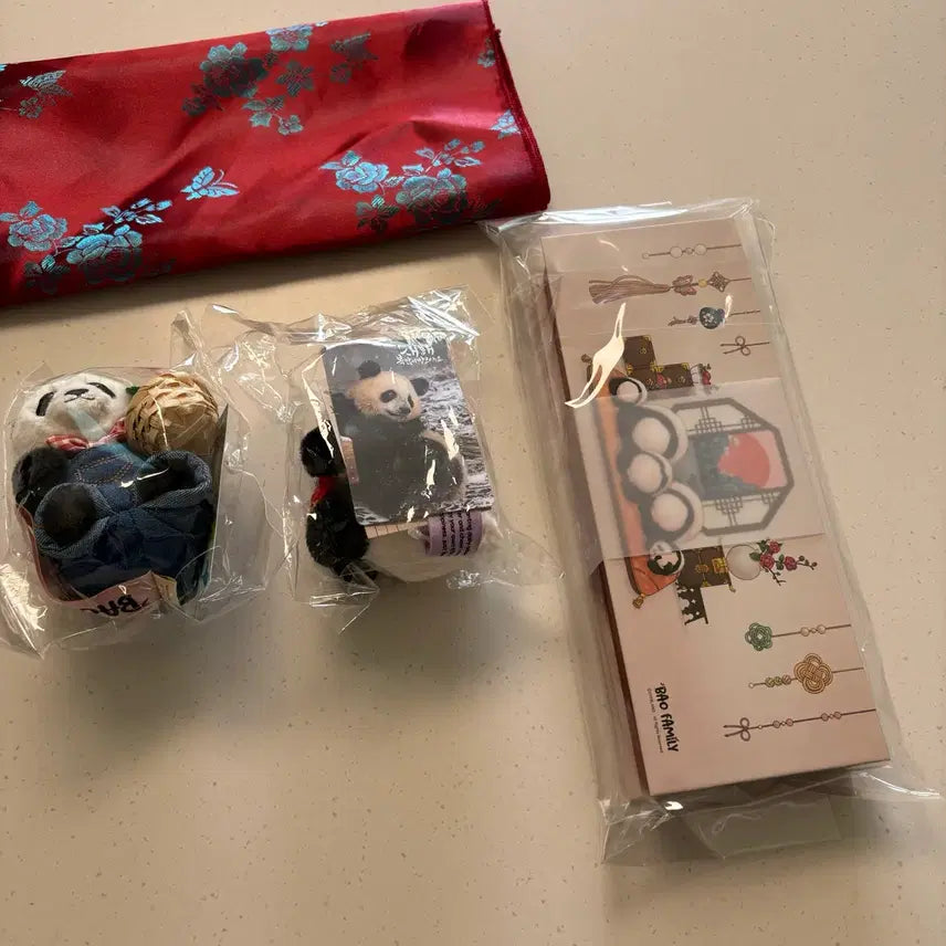 [BUNJANG] Hui Bao Carrot Keychain &amp; Rui Jelly Keychain Bundle Set / 후이바오 당근키링 루이 양갱키링 일괄 판매
