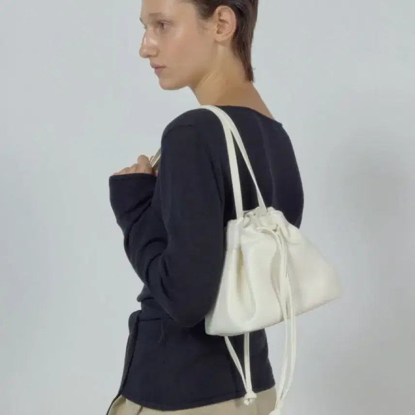 [BUNJANG] August Strap Bucket Bag Ivory / 어그스트 스트랩 버킷 백 아이보리