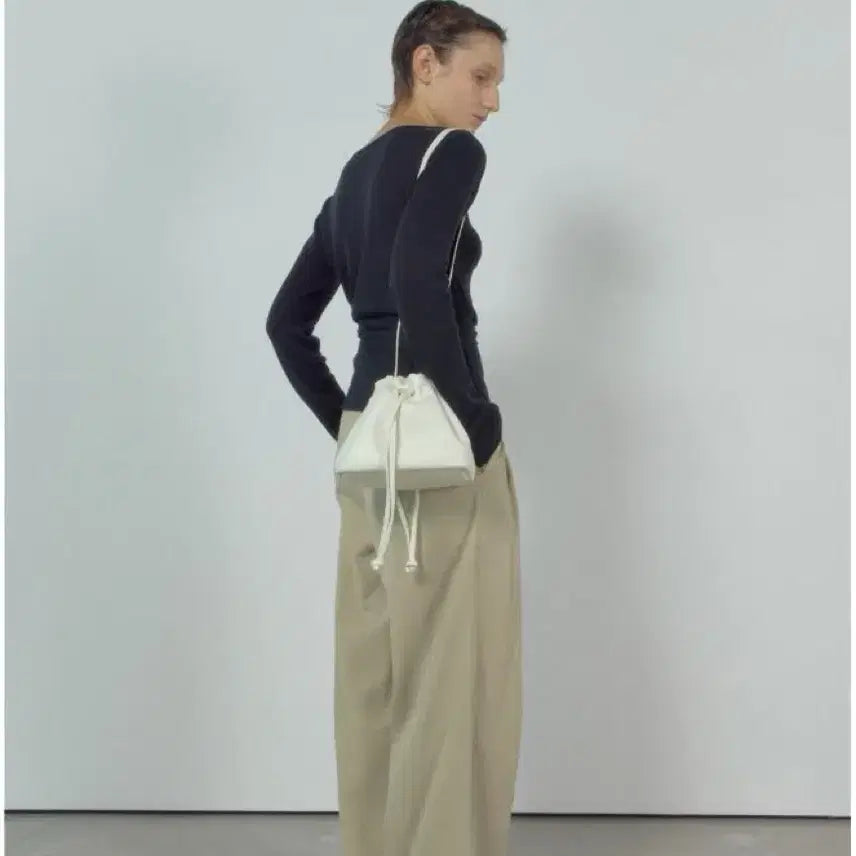 [BUNJANG] August Strap Bucket Bag Ivory / 어그스트 스트랩 버킷 백 아이보리