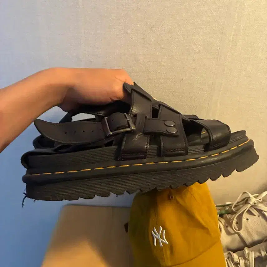 [BUNJANG] Dr. Martens Black Leather Fisherman Sandals (275-280) / 275-280 닥터마틴 블랙 가죽 스트랩 피셔맨 샌들