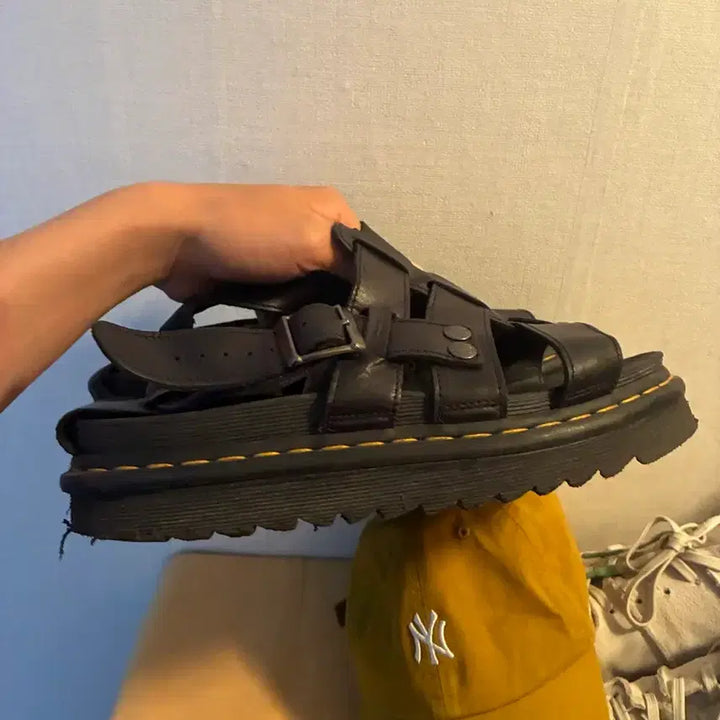 [BUNJANG] Dr. Martens Black Leather Fisherman Sandals (275-280) / 275-280 닥터마틴 블랙 가죽 스트랩 피셔맨 샌들