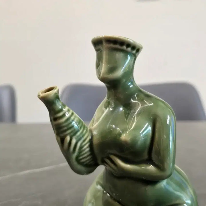 [BUNJANG] Woman Holding a Bottle Ceramic Decanter / 앉아서 병을 들고 있는 여인 도자기 디캔더