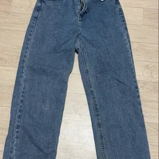 [BUNJANG] 66Girls Back-Banding Straight Fit Jeans / 육육걸즈 뒷밴딩 청바지 일자핏 스트레이트핏