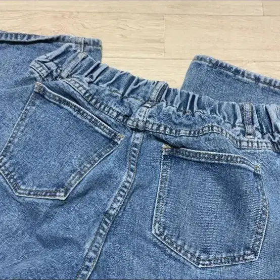 [BUNJANG] 66Girls Back-Banding Straight Fit Jeans / 육육걸즈 뒷밴딩 청바지 일자핏 스트레이트핏