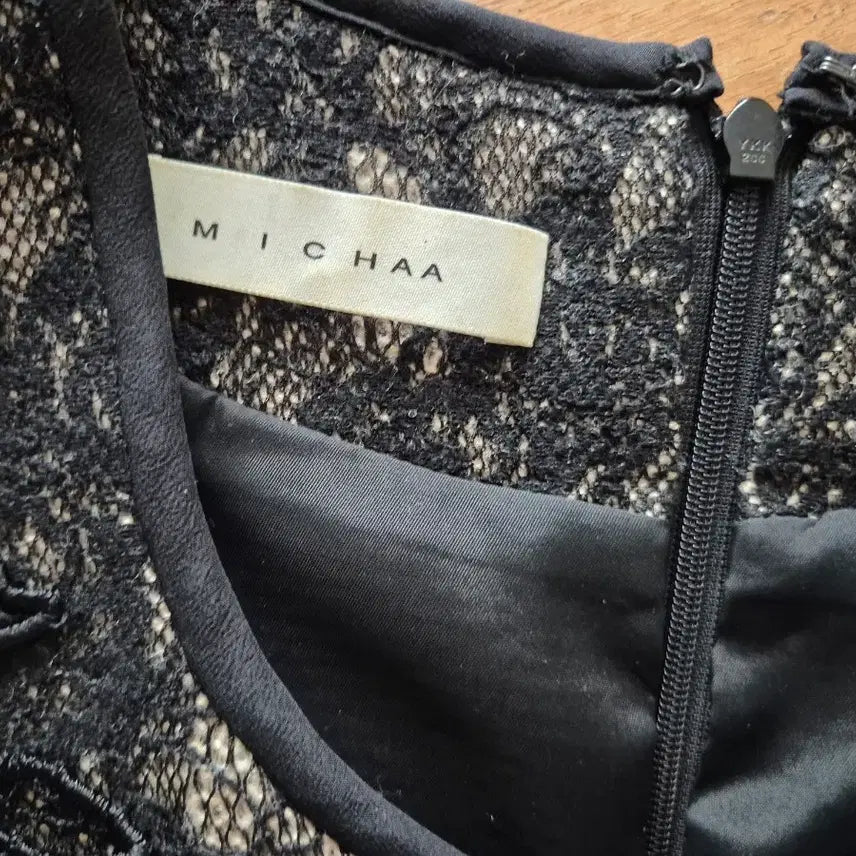[BUNJANG] MICHAA Lace Flower Black Midi Dress / 미샤 레이스 플라워 장식 블랙 원피스