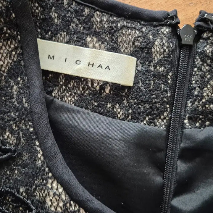[BUNJANG] MICHAA Lace Flower Black Midi Dress / 미샤 레이스 플라워 장식 블랙 원피스