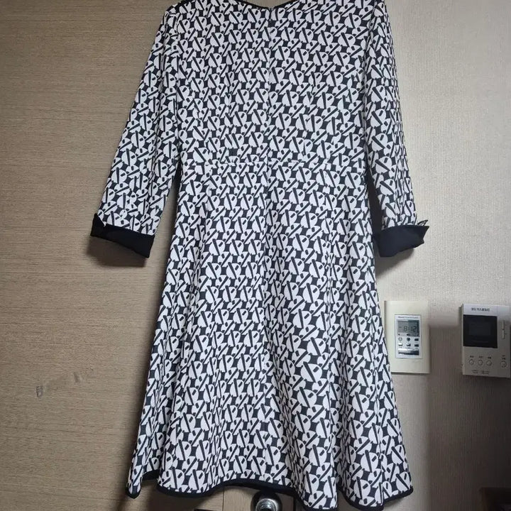 [BUNJANG] JIGOTT 3/4 Sleeve Pattern Dress / 지고트 칠부원피스
