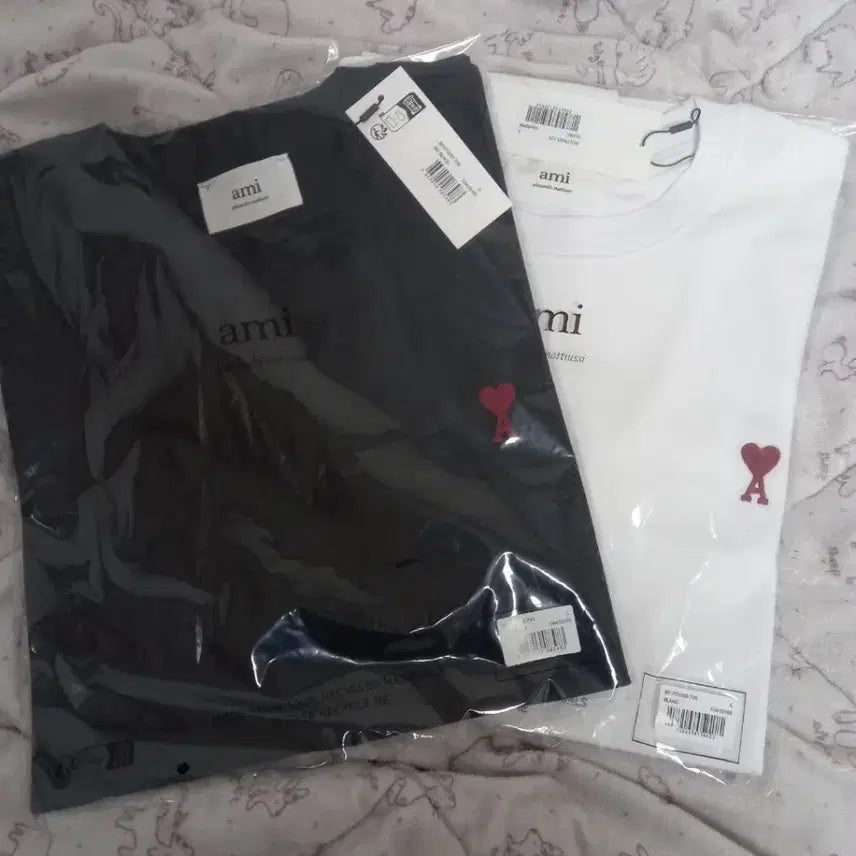 [BUNJANG] AMI HEART Short Sleeve T-Shirt (Black/White, Set of 2) / L) 아미하트 반팔티 블랙/화이트 2종