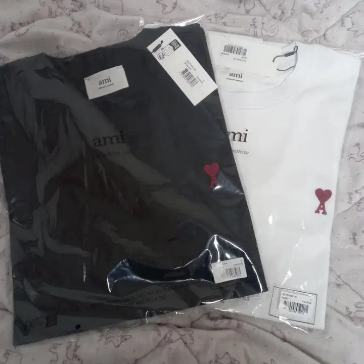 [BUNJANG] AMI HEART Short Sleeve T-Shirt (Black/White, Set of 2) / L) 아미하트 반팔티 블랙/화이트 2종