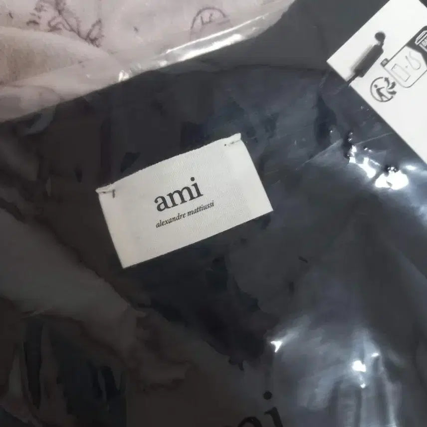 [BUNJANG] AMI HEART Short Sleeve T-Shirt (Black/White, Set of 2) / L) 아미하트 반팔티 블랙/화이트 2종