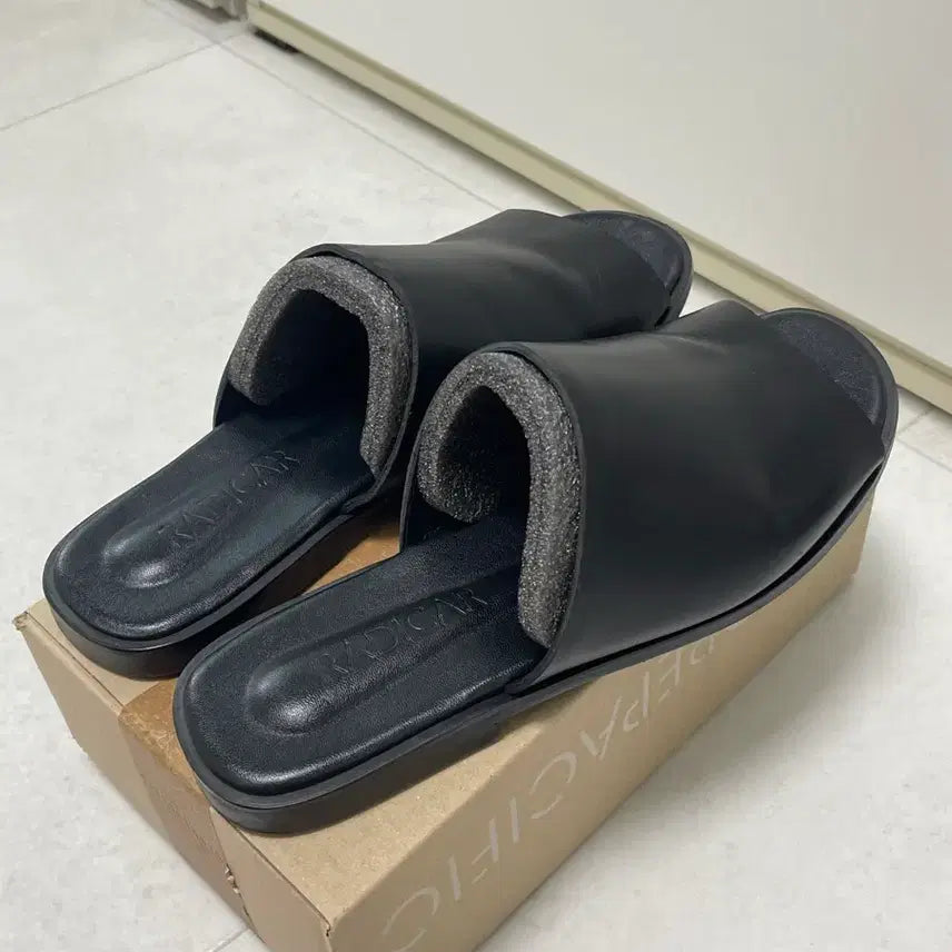 [BUNJANG] REDICAR Jony Leather Slippers Size 270 / 레디카르 조니 270 가죽 슬리퍼