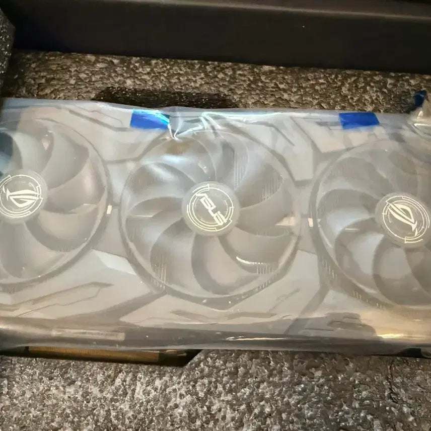 [BUNJANG] ASUS ROG STRIX RTX 2070 SUPER 8GB Graphics Card / ASUS ROG STRIX RTX 2070 SUPER 8GB 그래픽카드