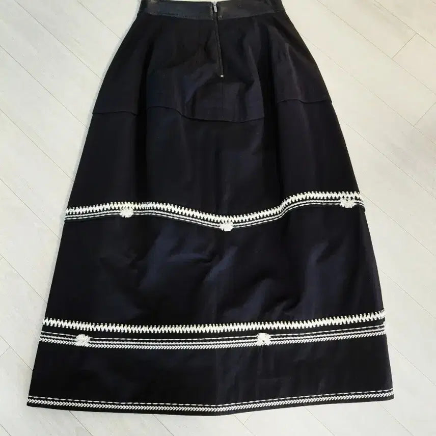 [BUNJANG] Ozsecon Embroidered Long Black Skirt / (최종) 무배 한섬 오즈세컨 롱 블랙 자수 스커트 61-90