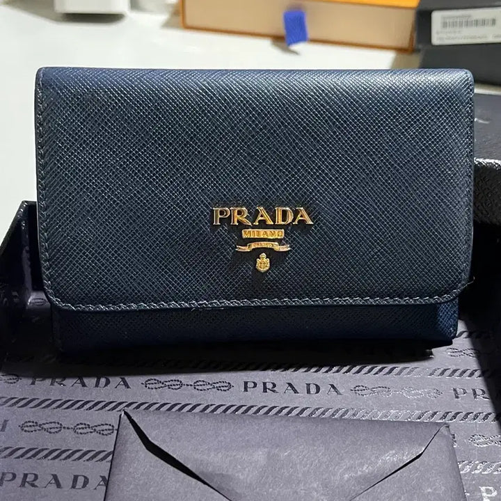 [BUNJANG] Prada Saffiano Leather Card Holder with Box and Authenticity Card / [정품/풀구성] 프라다 사피아노 카드/반지갑 (박스, 개런티카드 포함