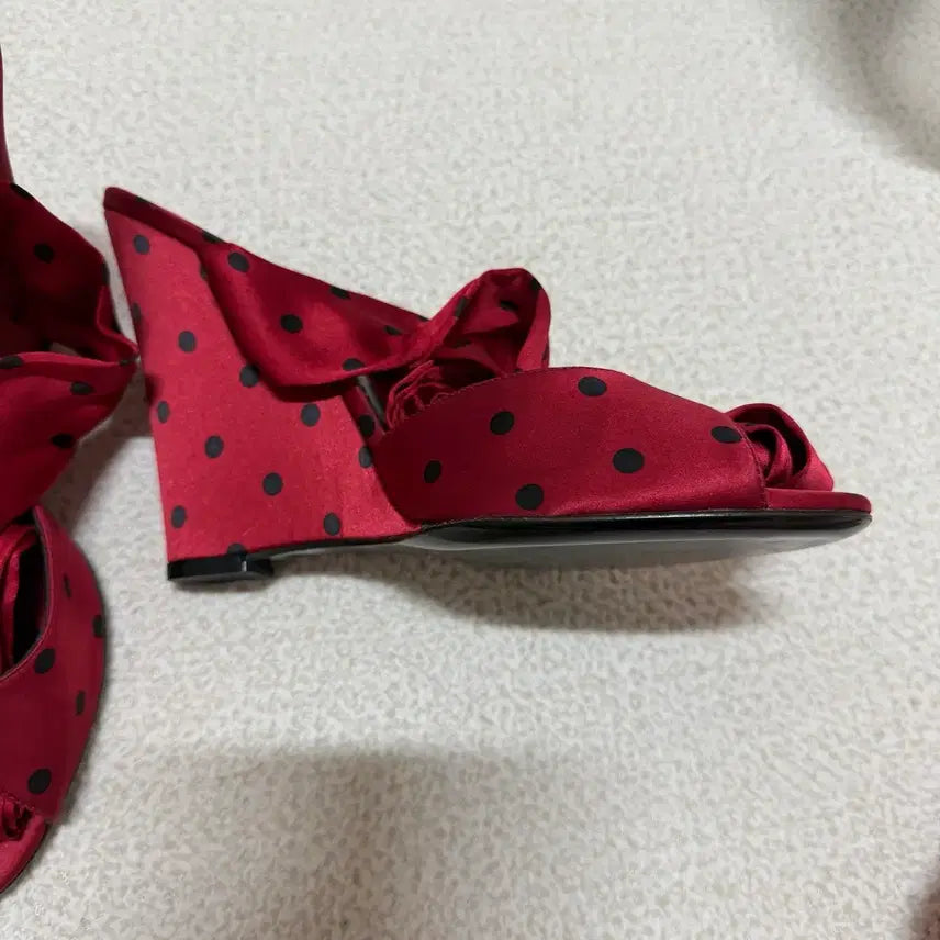 [BUNJANG] Dolce &amp; Gabbana Red Polka Dot Wedge Strap Sandals / 돌체앤가바나 레드 폴카닷 웨지 스트랩 샌들
