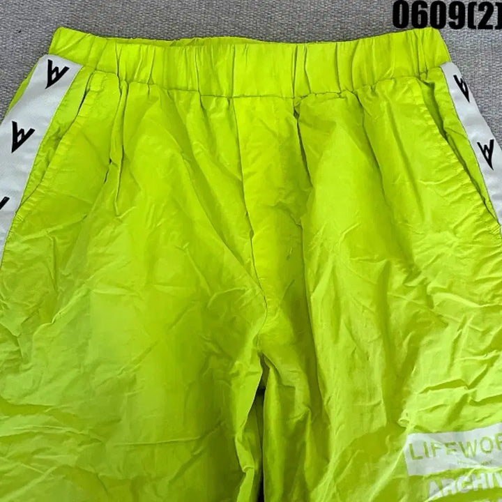 [BUNJANG] Life Work Lime Green Logo Tape Shorts - Size L / 라이프워크 반바지 라임 그린 L 0609