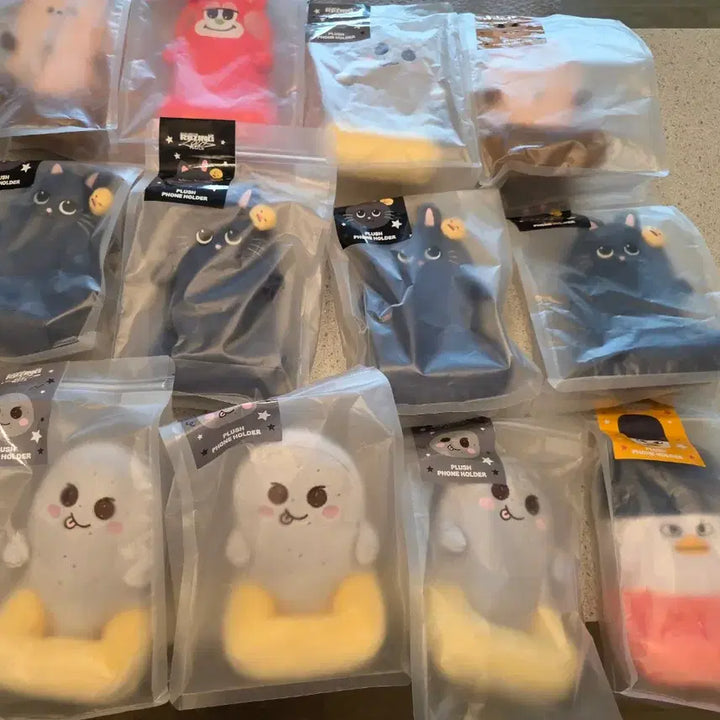 [BUNJANG] RIIZE Rize &amp; Cozy Dolli Woorakbam Ttolbyeong Ttonyangteok Phone Stand (Individual) / 라이즈 휴대폰 거치대 개별 판매 리즈코 용돌이 우락밤 똘병 토냥턱