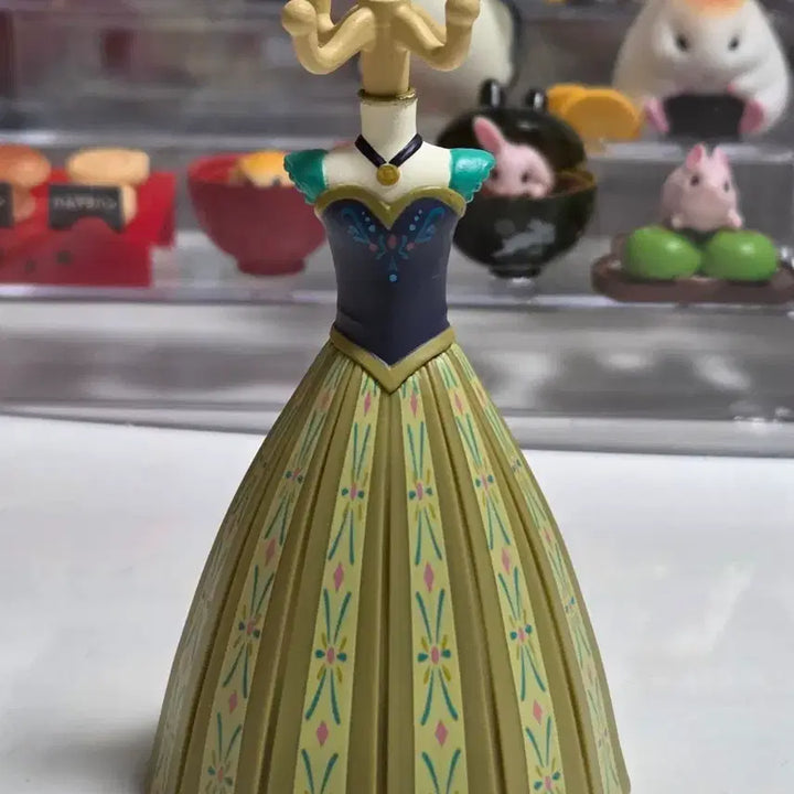 [SOLD OUT] 디즈니 겨울왕국 안나 토르소 가챠