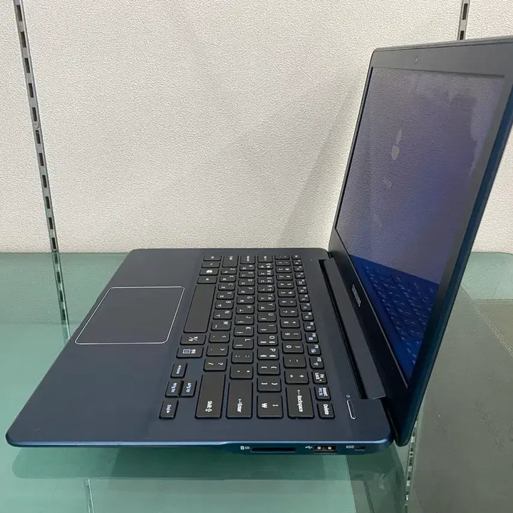 [BUNJANG] Samsung Notebook 9 Series 13.3" Full HD (Intel Core i5-5200U, 8GB RAM, 256GB M.2 SSD) / 13인치 i5-5200/8GB/M.2-256 삼성노트북. 무료배송