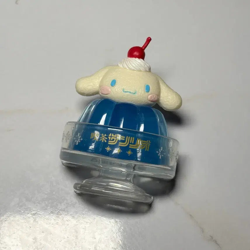 [BUNJANG] Sanrio Cinnamoroll Kissaten Pudding Magnet Clip / 산리오 시나모롤 킷사텐 푸딩 마그넷집게
