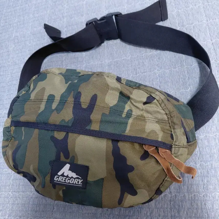 [BUNJANG] Gregory Tailmate S Woodland Camo Nylon Waist Bag (USA Made) / GREGORY 그레고리 테일메이트 S 구로고 실버 태그 USA제