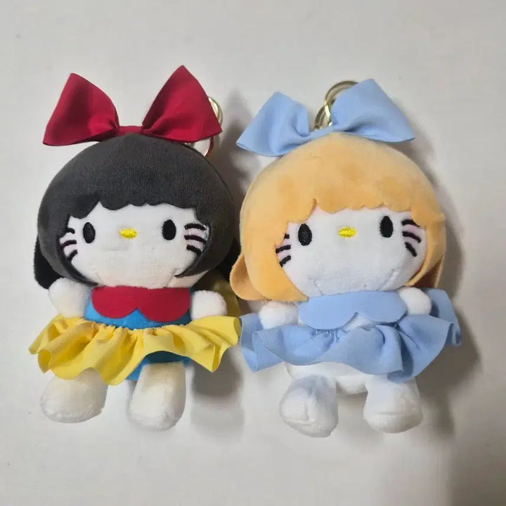 [BUNJANG] Hello Kitty Doll Keychain Set (Snow White, Alice) / 백설공주 앨리스 헬로키티 인형 키링 세트