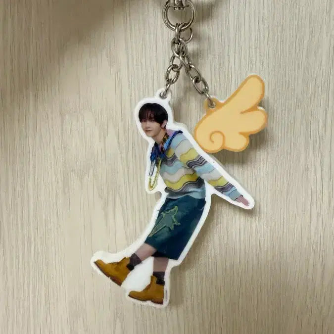 [BUNJANG] NCT WISH 2024 Japan Login Wings Magnet Keychain / 료 로그인 일투 굿즈 날개 키링