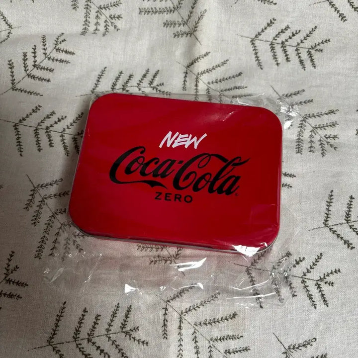 [BUNJANG] BTS V Coca-Cola Tin Case / 뷔 코카콜라 틴케이스