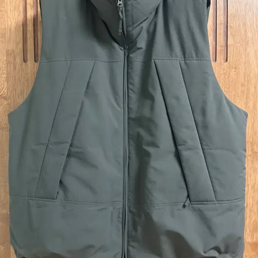 [BUNJANG] GU Padded Vest Khaki L / GU 패딩 베스트 카키색 L
