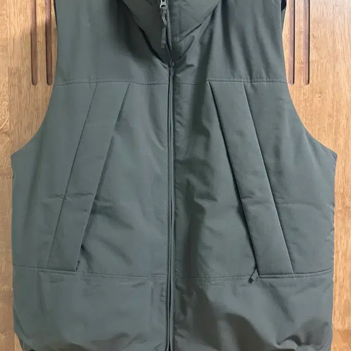 [BUNJANG] GU Padded Vest Khaki L / GU 패딩 베스트 카키색 L