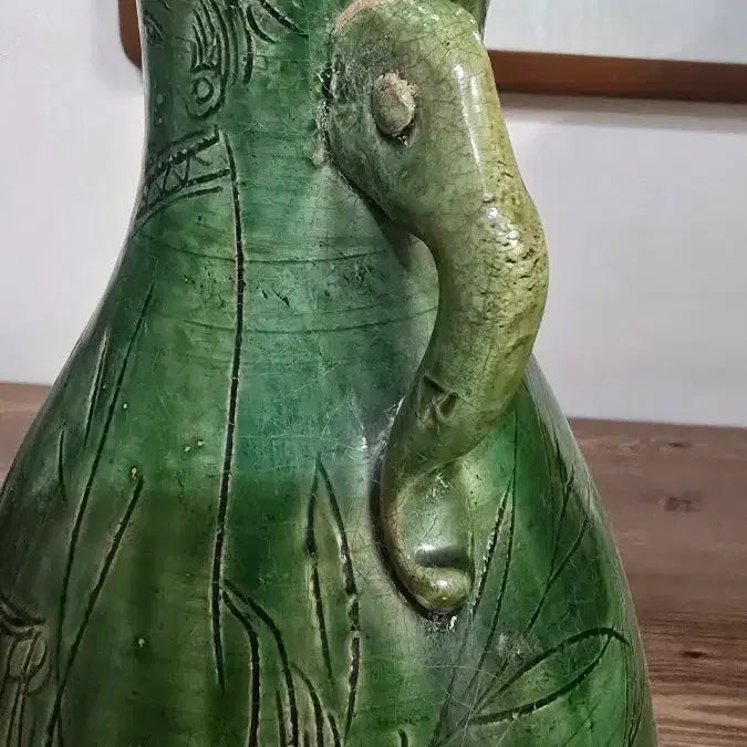 [BUNJANG] Celadon Glazed Figure Vase / 녹유 각화 인물 양이병