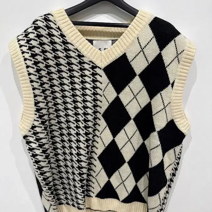 [SOLD OUT] [L] 에스에스와이 아가일 하운드 체크 니트 베스트