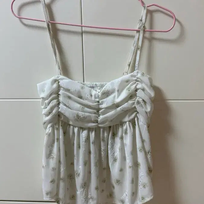 [BUNJANG] Flower Embroidery Shirring Bustier Cami Top / [급처] 플라워 자수 셔링 뷔스티에 나시 / 끈나시 탑