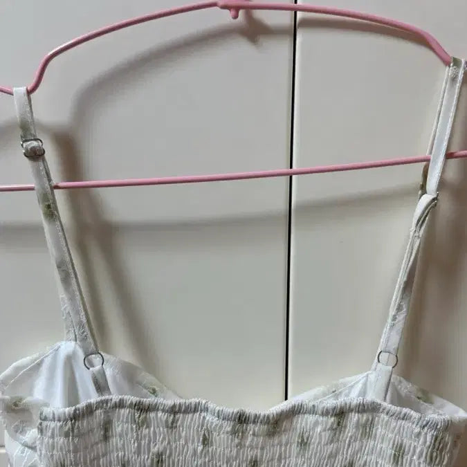 [BUNJANG] Flower Embroidery Shirring Bustier Cami Top / [급처] 플라워 자수 셔링 뷔스티에 나시 / 끈나시 탑