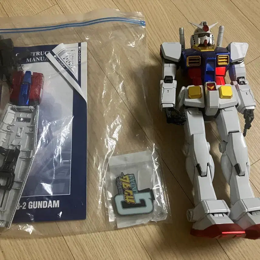 [BUNJANG] Bandai Perfect Grade (PG) First Gundam Titanium Finish Ver. Display Stand Included / Pg 퍼스트건담 티타늄피니쉬(티피) 버전 순조