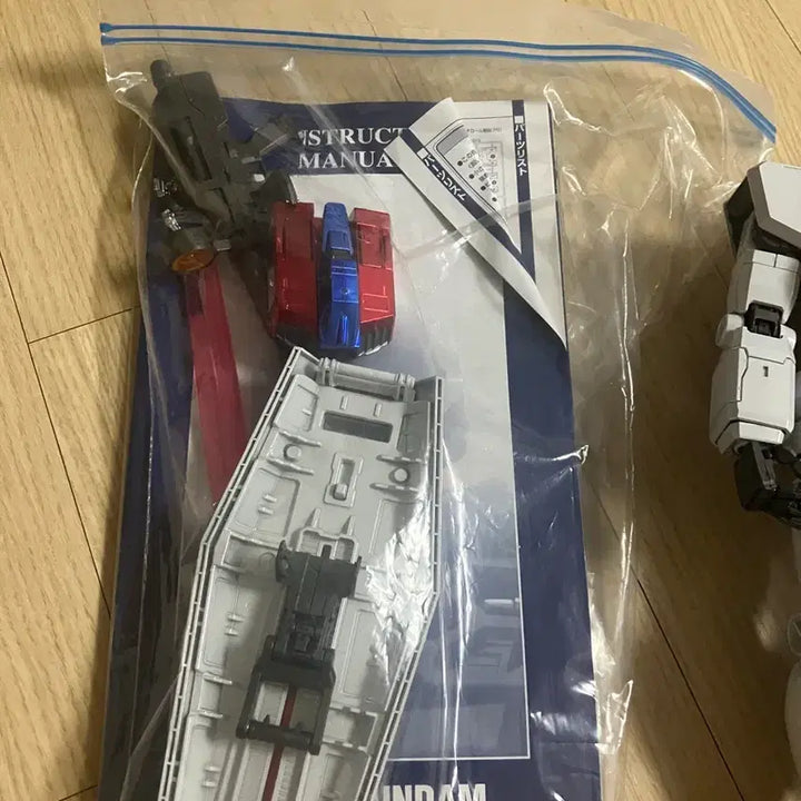 [BUNJANG] Bandai Perfect Grade (PG) First Gundam Titanium Finish Ver. Display Stand Included / Pg 퍼스트건담 티타늄피니쉬(티피) 버전 순조