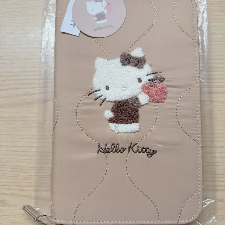 [BUNJANG] Hello Kitty Fluffy Patch Multi-Purpose Zipper Pouch with Keychain / 헬로 키티 뽀글이 패치 다용도 지퍼 파우치 + 키링