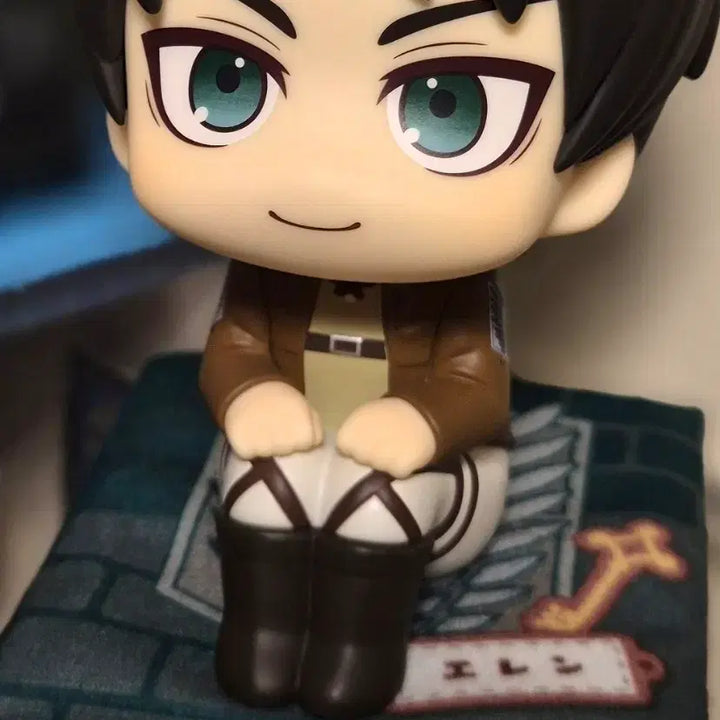 [BUNJANG] Attack on Titan Eren Yeager Look Up Figure with Cushion / 진격의거인 진격거 에렌 예거 룩업 방석포함 판매합니다