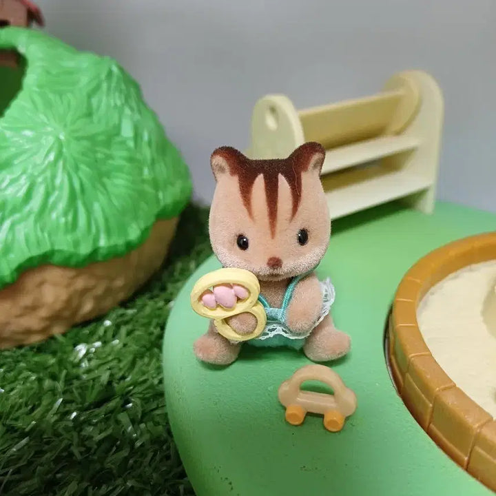 [BUNJANG] Sylvanian Families Baby Squirrel Set with Toy Car and Rattle / 실바니안 아기다람쥐(장난감 포함)