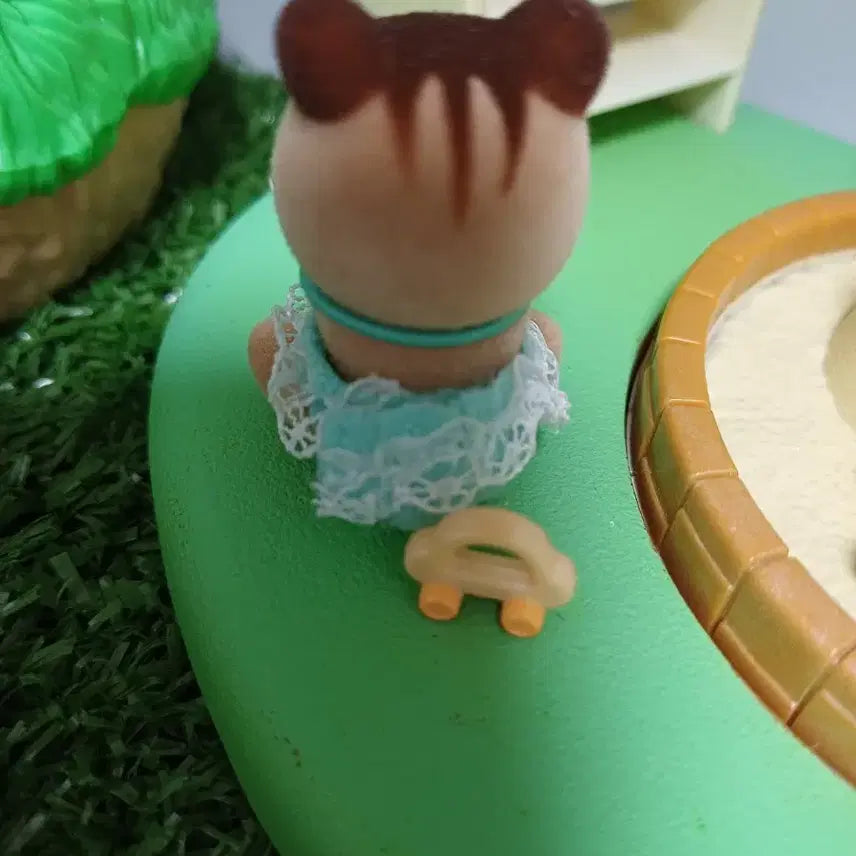[BUNJANG] Sylvanian Families Baby Squirrel Set with Toy Car and Rattle / 실바니안 아기다람쥐(장난감 포함)