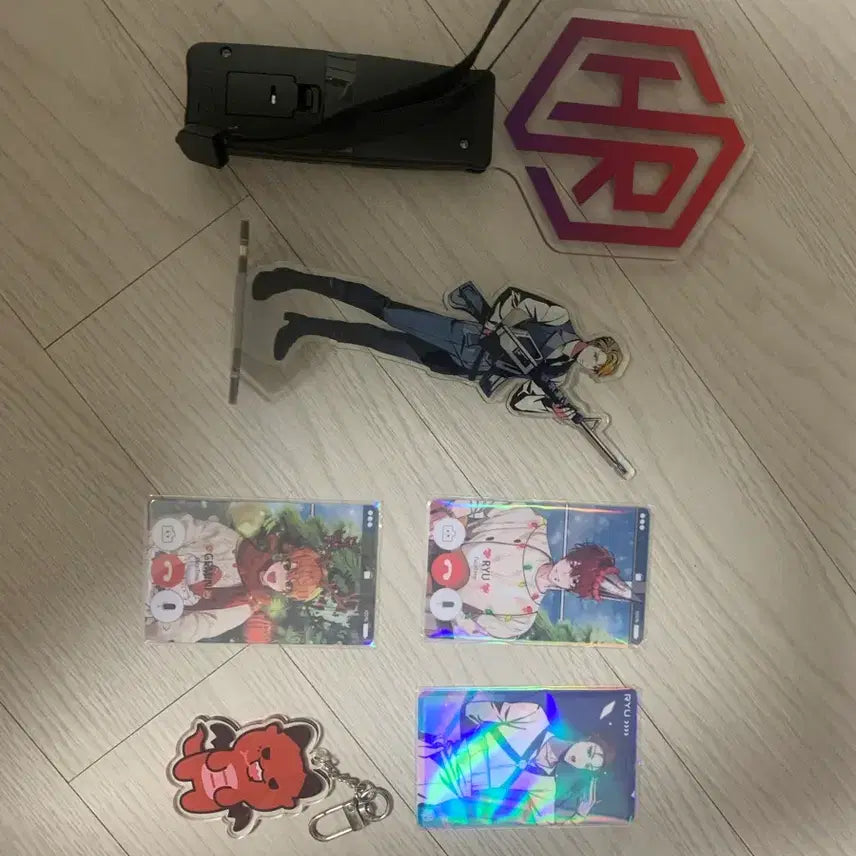 [BUNJANG] Revolushon Official Goods Photocard, Lightstick, Sticker Set, Calendar, Photobook, Keychain, Acrylic Stand / 리레볼루션 공식 굿즈 판매