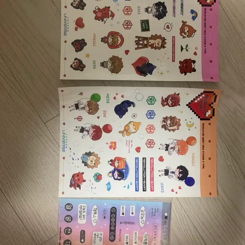 [BUNJANG] Revolushon Official Goods Photocard, Lightstick, Sticker Set, Calendar, Photobook, Keychain, Acrylic Stand / 리레볼루션 공식 굿즈 판매