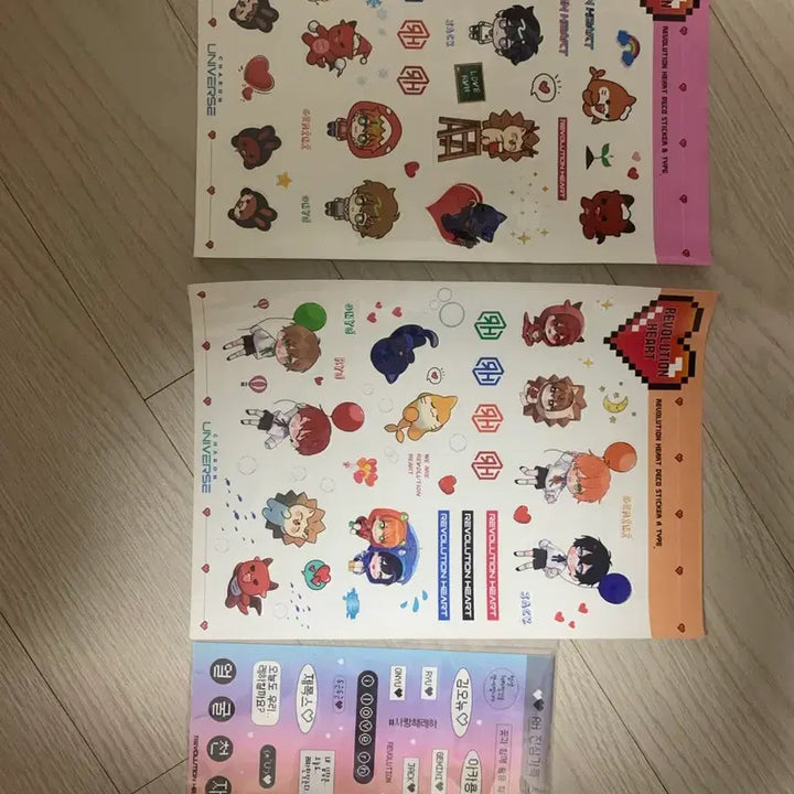 [BUNJANG] Revolushon Official Goods Photocard, Lightstick, Sticker Set, Calendar, Photobook, Keychain, Acrylic Stand / 리레볼루션 공식 굿즈 판매