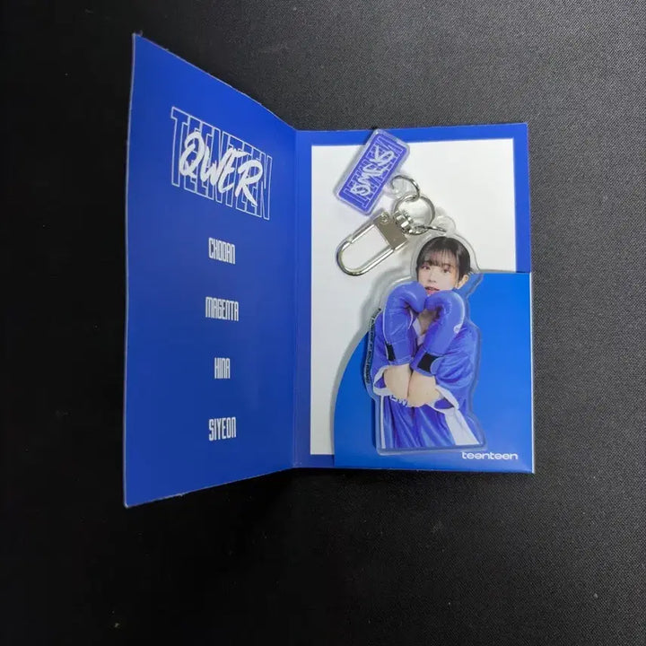 [BUNJANG] QWER Cho-dan Keyring / QWER 우리은행 쵸단 키링 팝니다