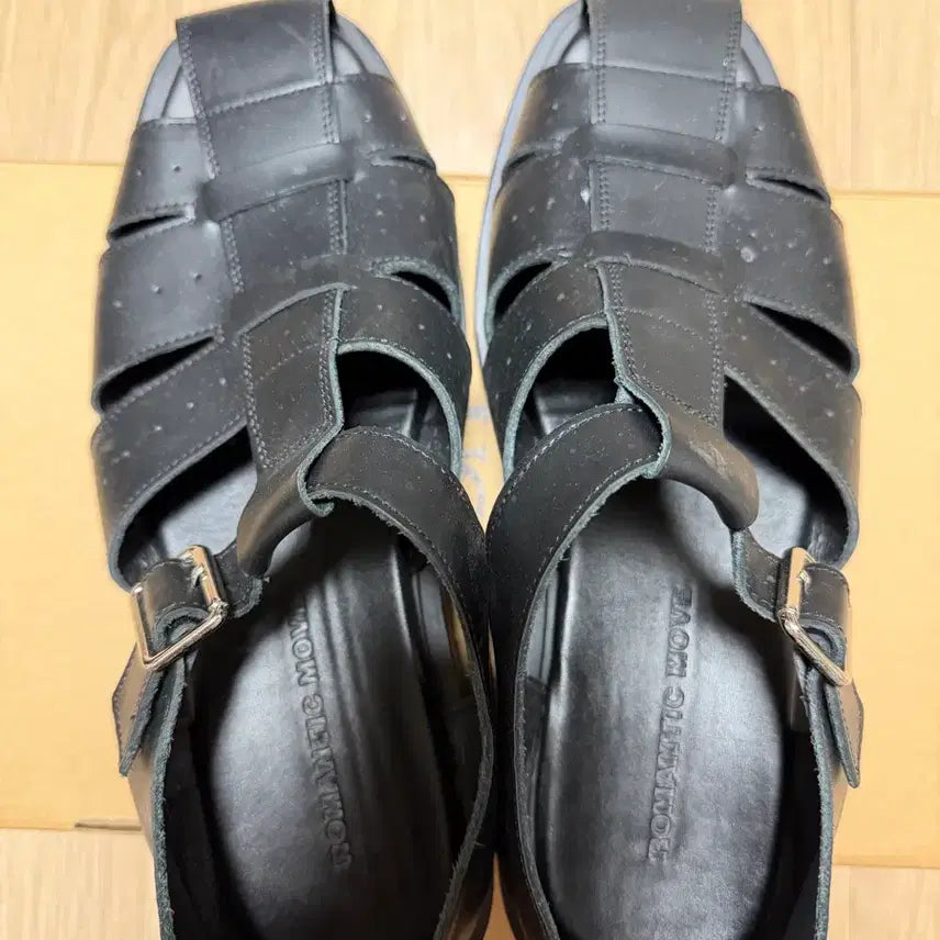 [BUNJANG] Romantic Move Grace Fisherman Sandals Black / 로맨틱무브 그레이스 피셔맨 샌들 260