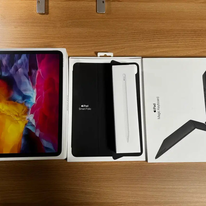 [BUNJANG] Apple iPad Pro 11-inch 2nd Gen 128GB Wi-Fi Bundle Set with Magic Keyboard, Apple Pencil 2nd Gen, and Smart Folio / 아이패드프로11 2세대 128GB 매직키보드 펜슬2 풀세트