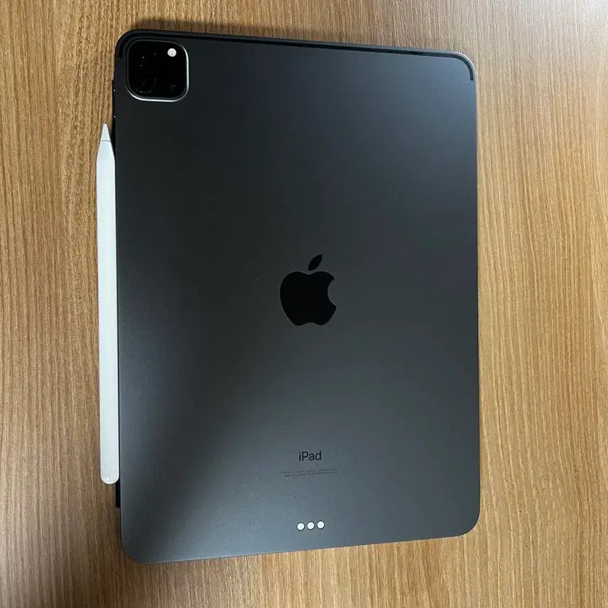 [BUNJANG] Apple iPad Pro 11-inch 2nd Gen 128GB Wi-Fi Bundle Set with Magic Keyboard, Apple Pencil 2nd Gen, and Smart Folio / 아이패드프로11 2세대 128GB 매직키보드 펜슬2 풀세트